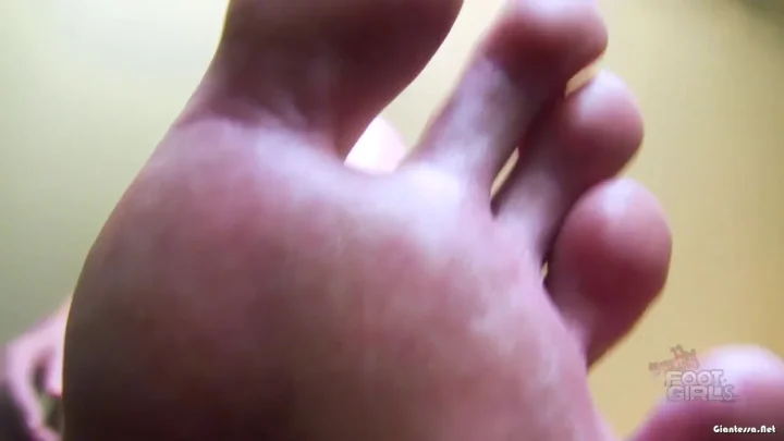 Bratty Foot Girls – Jolenes Shrinkage JOI