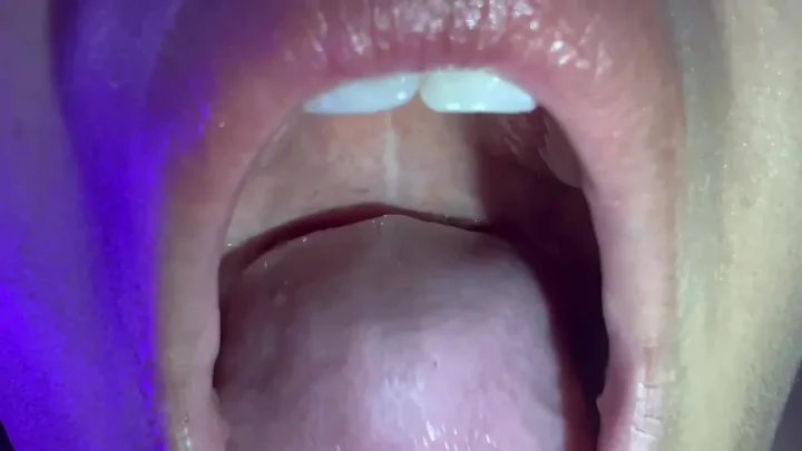Colombianbigass – Giantess Let Me Explore Mouth Valentine