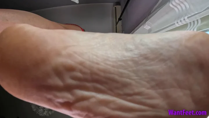 Goddess Soles – Keira Barefoot Stomping Giantess