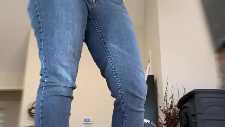 Larger Than Life – Giantess Crushes Peeping Tom