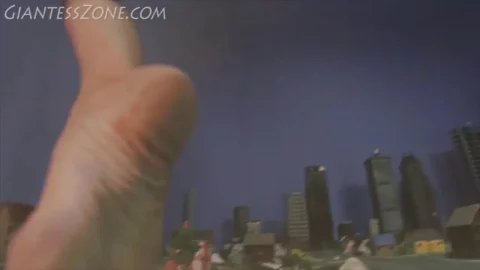 Media Impact Customs Giantess Suburban Crush 3