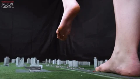 NOON Giantess COMIIGO A MORIE VAI