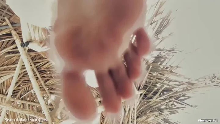 Rise Of The Giantess – BEACH DAY 4K Giantess Gabriela bikini squashing