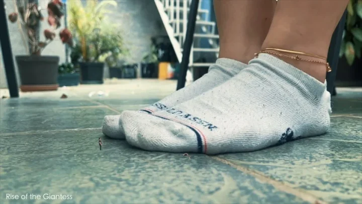 Rise of the Giantess – Gross, there are bugs everywhere!