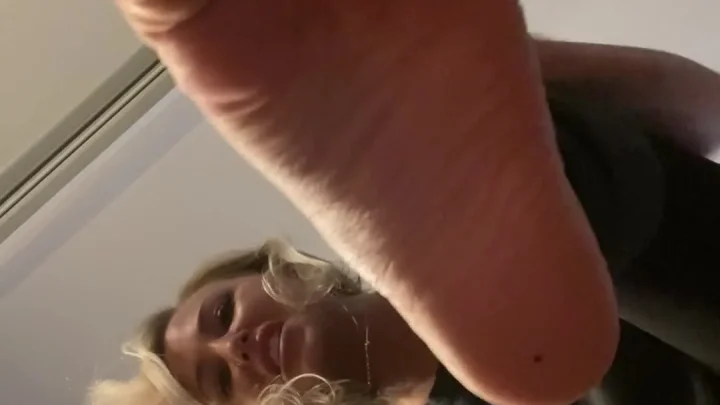 Sorceress Bebe – Giantess Foot Fetish