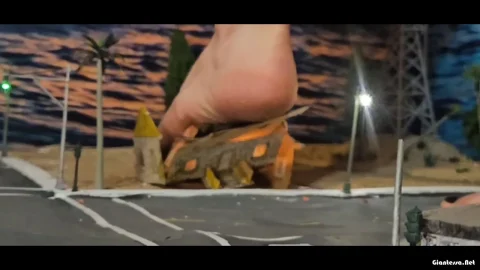 Strength GTS Dioramas – The Attack Of The 515FT Giantess Maroe