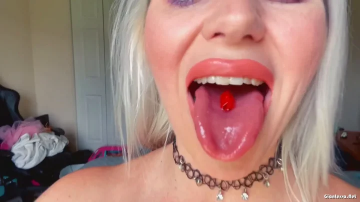 SultrySilvea – Hotel giantess