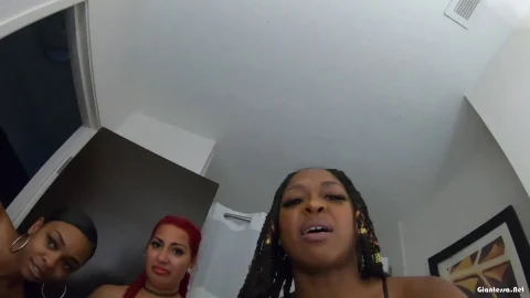 The Queendom – Checking out of Hotel Giantess