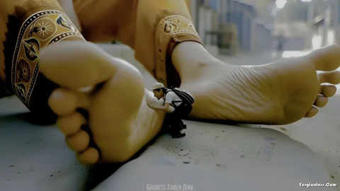GoddessAmberZera – Giantess And The Tourists Who Admire Her