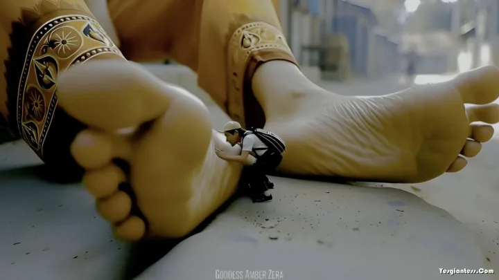 GoddessAmberZera – Giantess And The Tourists Who Admire Her