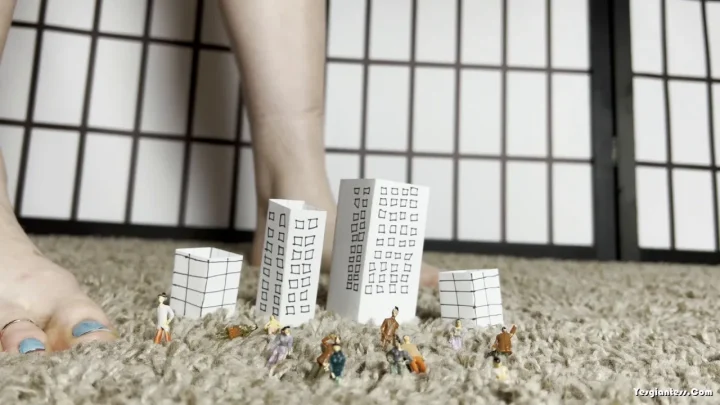 Itskinkerbell – Dont Disturb Giantess Alice