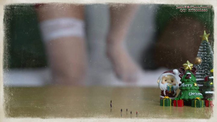 Jamie Feet – Christmas Present