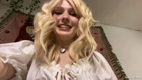PetiteLilith – Giantess accidentally eats tiny man