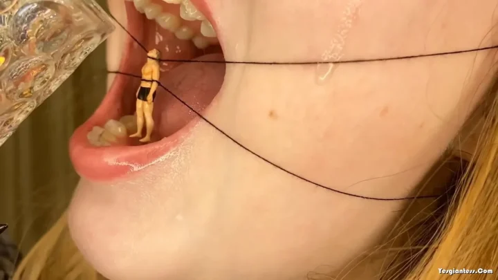 Shye White – Tiny Toy on a String