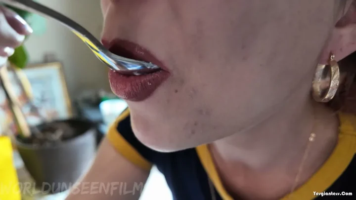 WorldUnseenFilms – Scarletts Snack