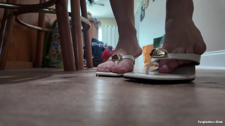 WorldUnseenFilms – Slipping on Shoes Short