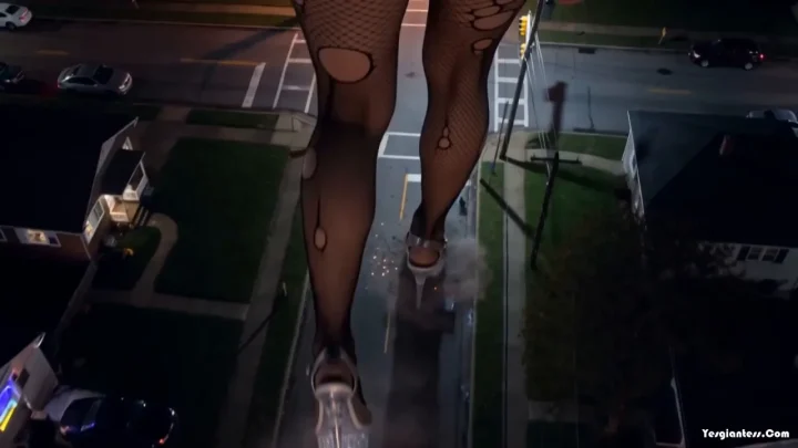 Girlsgonegiant – Giantess Dancer