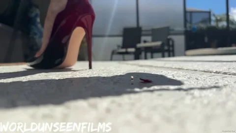 WorldUnseenFilms – Heels by the Pool